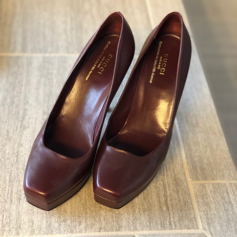 AUTHENTIC GUCCI PLATFORM SQ TOE PUMPS IN BURGUNDY